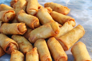 Meze yemek için geleneksel tava böreği