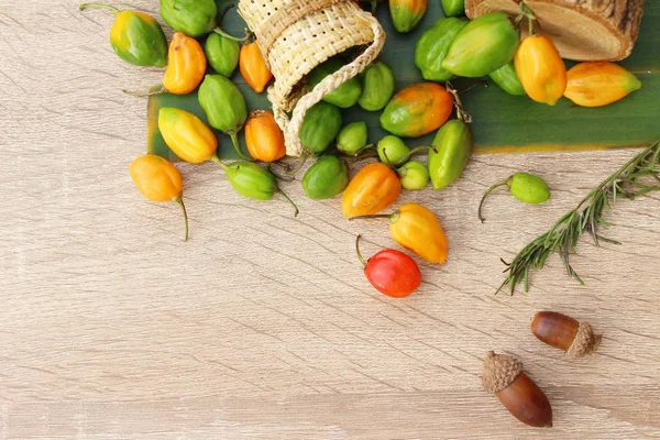 Chiles para cocinar sobre fondo de madera — Foto de Stock