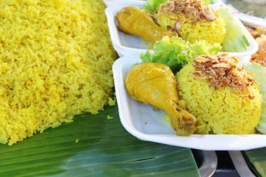 Tavuk biryani pirinç lezzetli ve sos