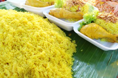 Tavuk biryani pirinç lezzetli ve sos