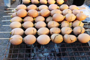 Kızarmış yumurta sokak gıda lezzetli 