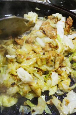 Dak baharatlı Galbi Pan, Kore yemeği