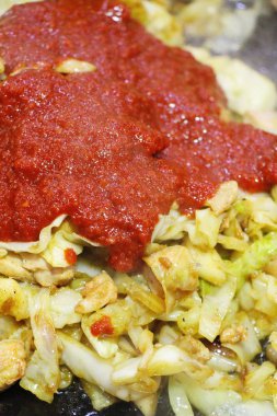 Dak baharatlı Galbi Pan, Kore yemeği