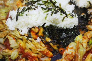 Dak baharatlı Galbi Pan, Kore yemeği