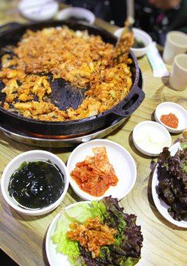 Dak baharatlı Galbi Pan, Kore yemeği