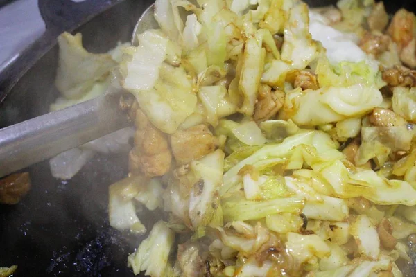 Dak baharatlı Galbi Pan, Kore yemeği