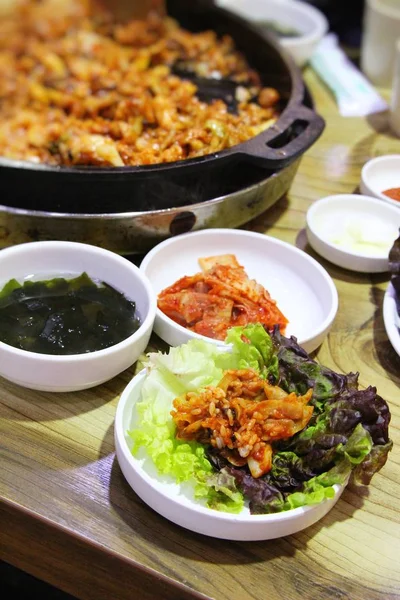 Dak Galbi épicé sur poêle, cuisine coréenne — Photo