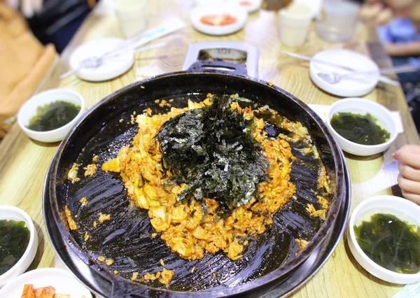 Dak baharatlı Galbi Pan, Kore yemeği