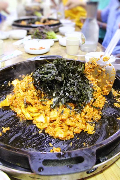 Dak baharatlı Galbi Pan, Kore yemeği