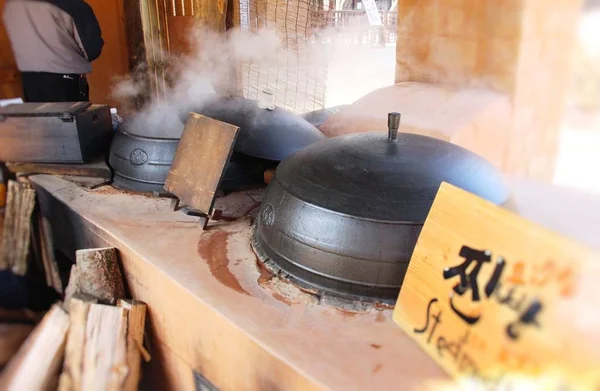 Koreaanse keramische aardewerk traditionele voor gestoomde broodjes — Stockfoto