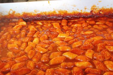 Tukbokki pirinç keki sokakta Kore Gıda  