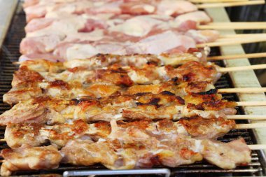 Baharatlı sos lezzetli Kore ile kavrulmuş tavuk