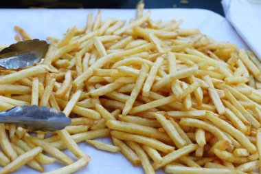 Patates kızartması lezzetli içinde belgili tanımlık çarşı