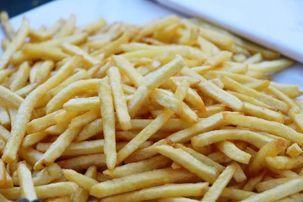 Batatas fritas é delicioso no mercado — Fotografia de Stock