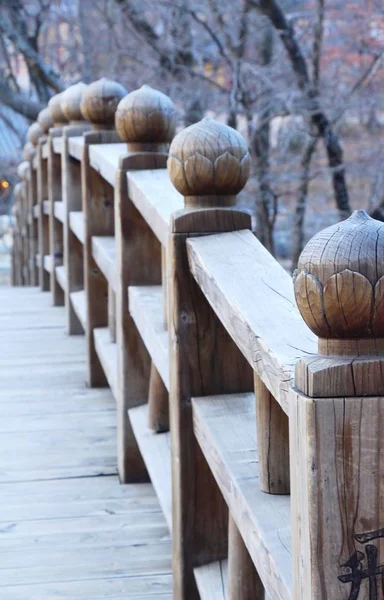 Puente de madera en el parque nacional de Seoraksan — Foto de Stock