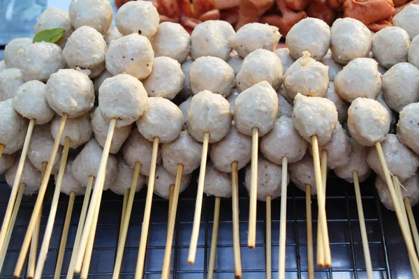 Sosis panggang dan bakso sangat enak — Stok Foto