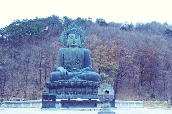 Parque nacional Seoraksan con templo Sinheungsa, Corea del Sur —  Fotos de Stock