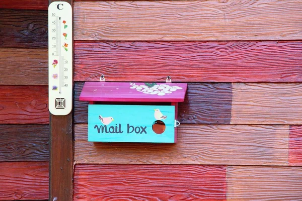 Mail box vintage stil med naturen — Stockfoto