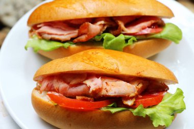 Sebzeli hamburger domuz