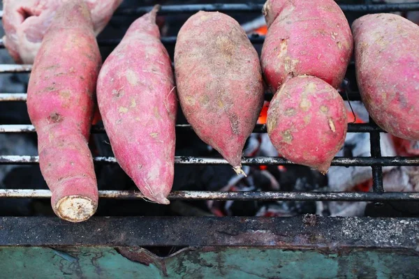 Süßkartoffelgrill auf Herd ist lecker — Stockfoto