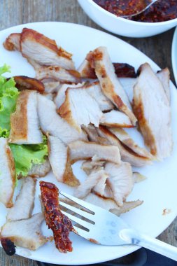 soslu kızarmış domuz eti lezzetlidir