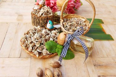 Arka plan ağaç Moringa oleifera petrol ve tohumlar üzerinde