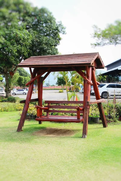 Old wood swing vintage style in garden — Stock Photo, Image