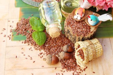 Keten tohumu ve yağı keten ahşap arka plan üzerinde