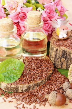 Keten tohumu ve yağı keten ahşap arka plan üzerinde