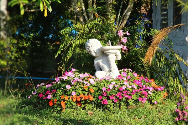 Decorative statue is beauty in the garden — Stock Photo, Image