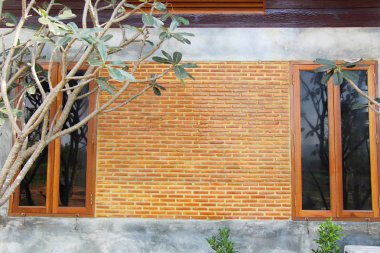 Vintage tarzı penceresi ve tuğla duvar olduğunu