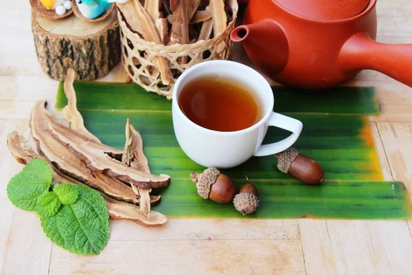 Грибной чай Lingzhi - полезный для здоровья — стоковое фото
