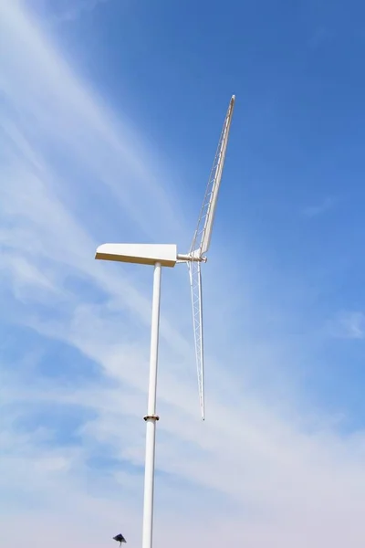 Ветряная турбина, электроэнергия с природой — стоковое фото