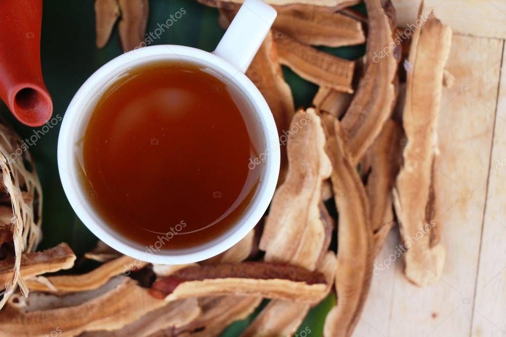 Lingzhi mushroom tea Ganoderma lucidum for health — Stock Photo
