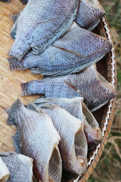 Gedroogde vis voor het koken op de markt — Stockfoto