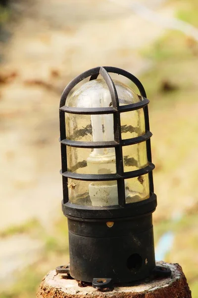 Lampa i trädgården på vintage stil — Stockfoto