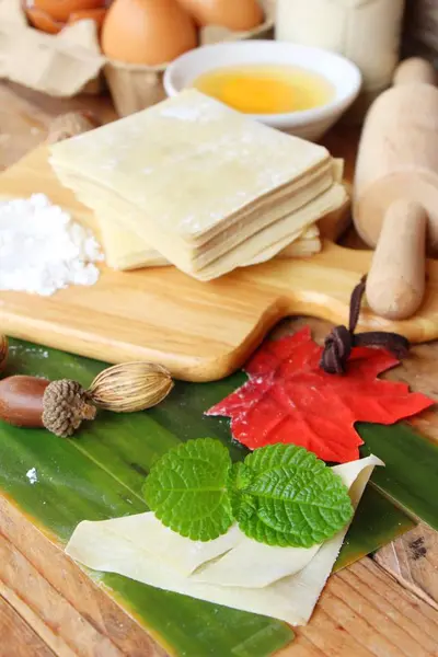 Fare gnocchi di pasta da uova per cucinare — Foto Stock