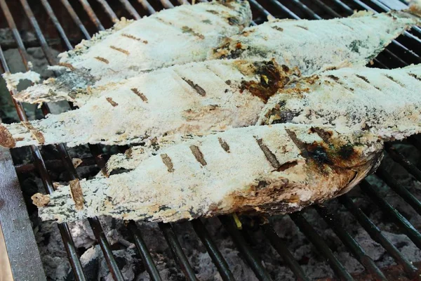 Grilled fish on the stove in market — Stock Photo, Image