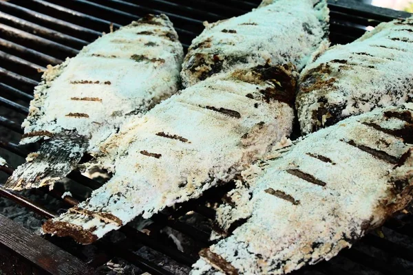 Grilled fish on the stove in market — Stock Photo, Image
