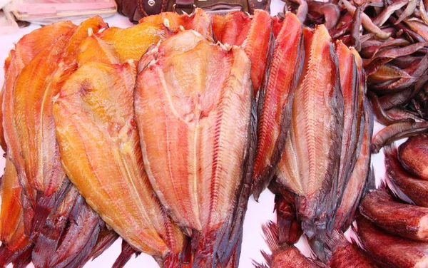 Pesce essiccato per cucinare nel mercato — Foto Stock