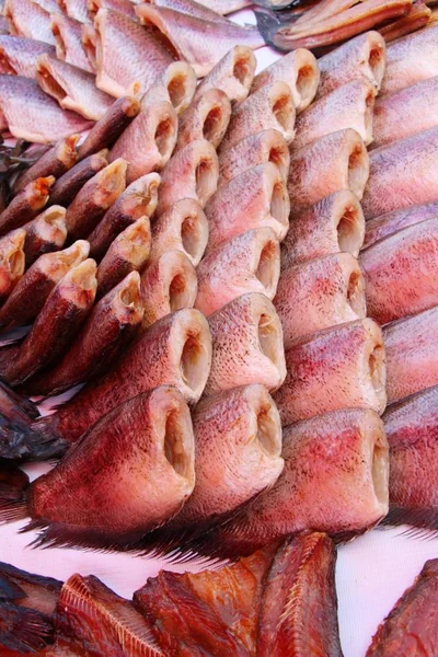 Pescado seco para cocinar en el mercado —  Fotos de Stock