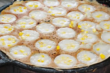 Hindistan cevizi sütü karıştırın şeker ve un, Tay tatlı