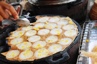 Hindistan cevizi sütü karıştırın şeker ve un, Tay tatlı