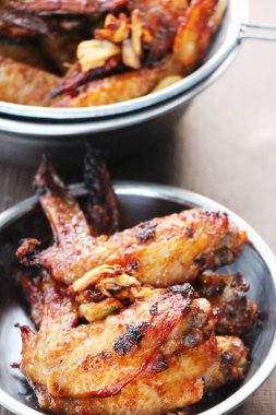 Kızarmış tavuk sokak gıda lezzetlidir