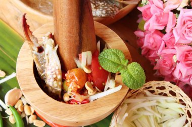 Baharatlı papaya salatası Yengeç lezzetlidir