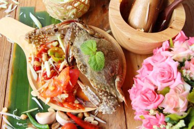 Baharatlı papaya salatası Yengeç lezzetlidir