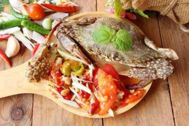 Baharatlı papaya salatası Yengeç lezzetlidir