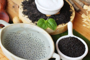 Şekerli tatlı fesleğen tohumu şurup lezzetli