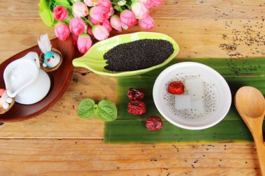 Fesleğen tohumu şurup lezzetli jöle