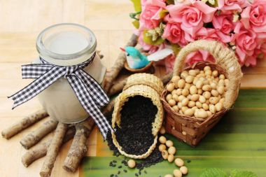 Soya Fasulye sütü karıştırın siyah susam lezzetli